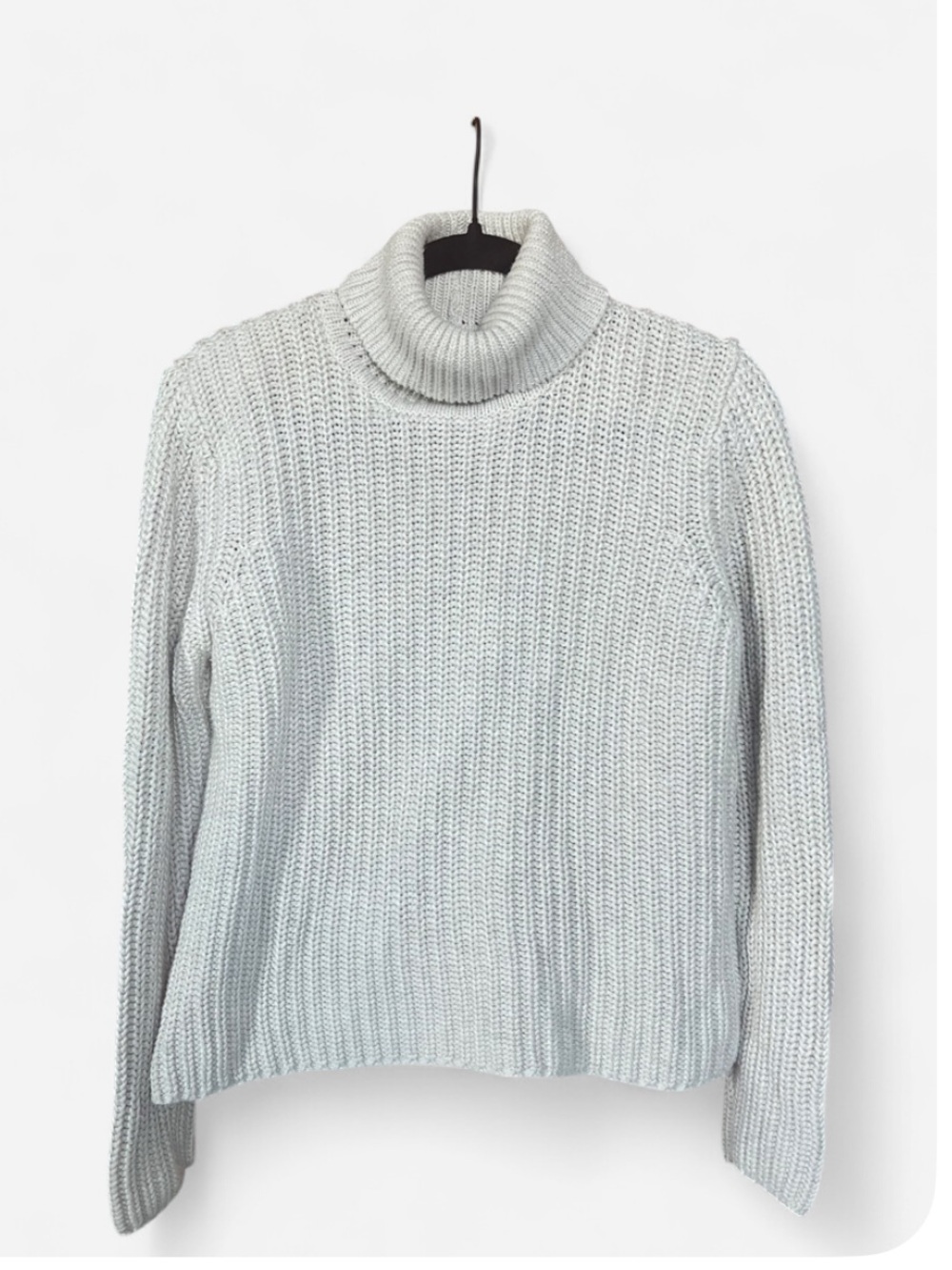 JEANNE PIERRE Light Gray Ribbed Turtleneck Sweater